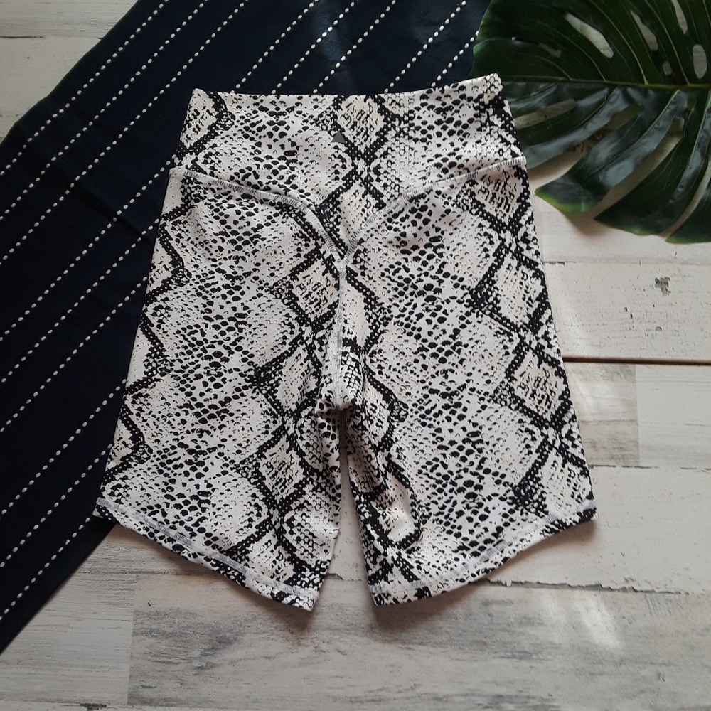 Balance Athletica| Rider Shorts Python Bike Shorts - Picture 4 of 5